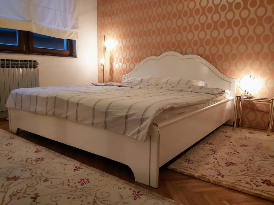 Spacious Condo Near Bascarsija - Free Parking Saraievo Exterior foto
